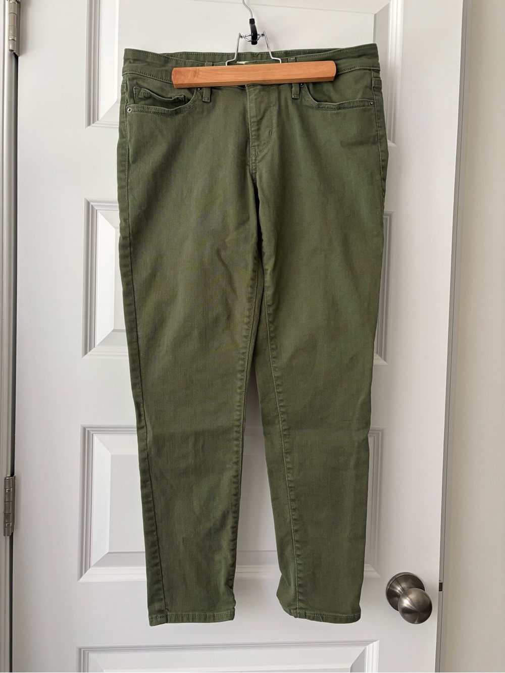Levi’s Size 28 711 Skinny Olive Green Jeans